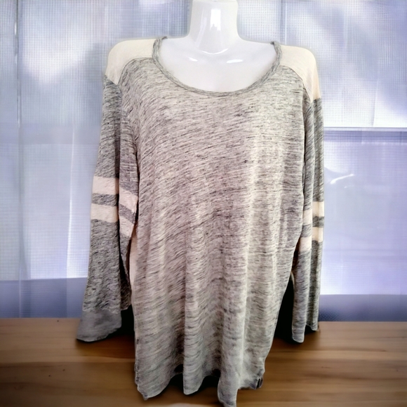 New!! J.Crew Designer Grey and Ivory Colorblock Warm 3/4 Sleeve Top!! Size M. - Picture 8 of 15